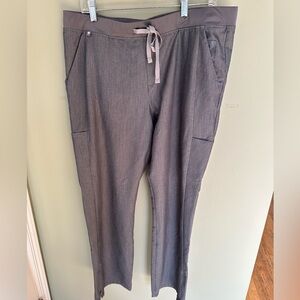 FIGS Women’s Scrub Pants Yola Camo Graphite Gray size L Poly/Rayon/Spandex